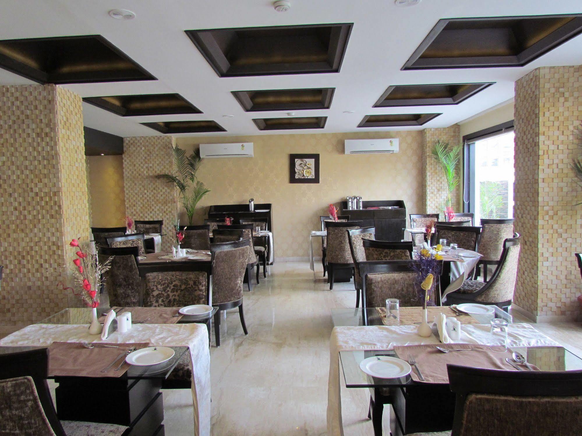 Hotel Pine Spring Wazir Bagh Srīnagar Exterior foto